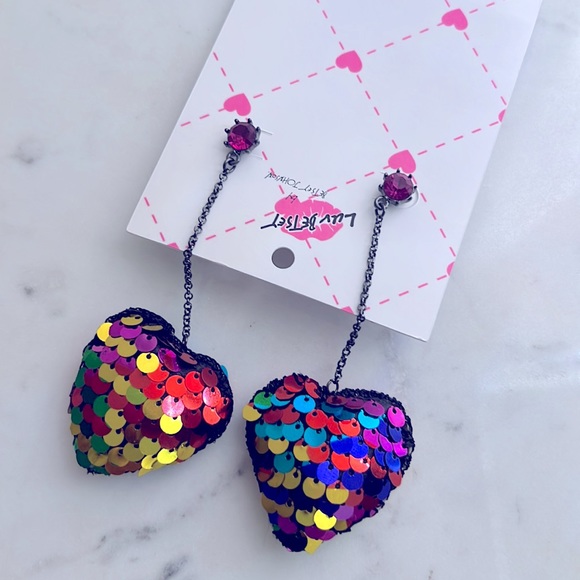 New Betsey Johnson
LUV Betsey Women's Sequin Heart Linear Hematite Earrings - Picture 5 of 9